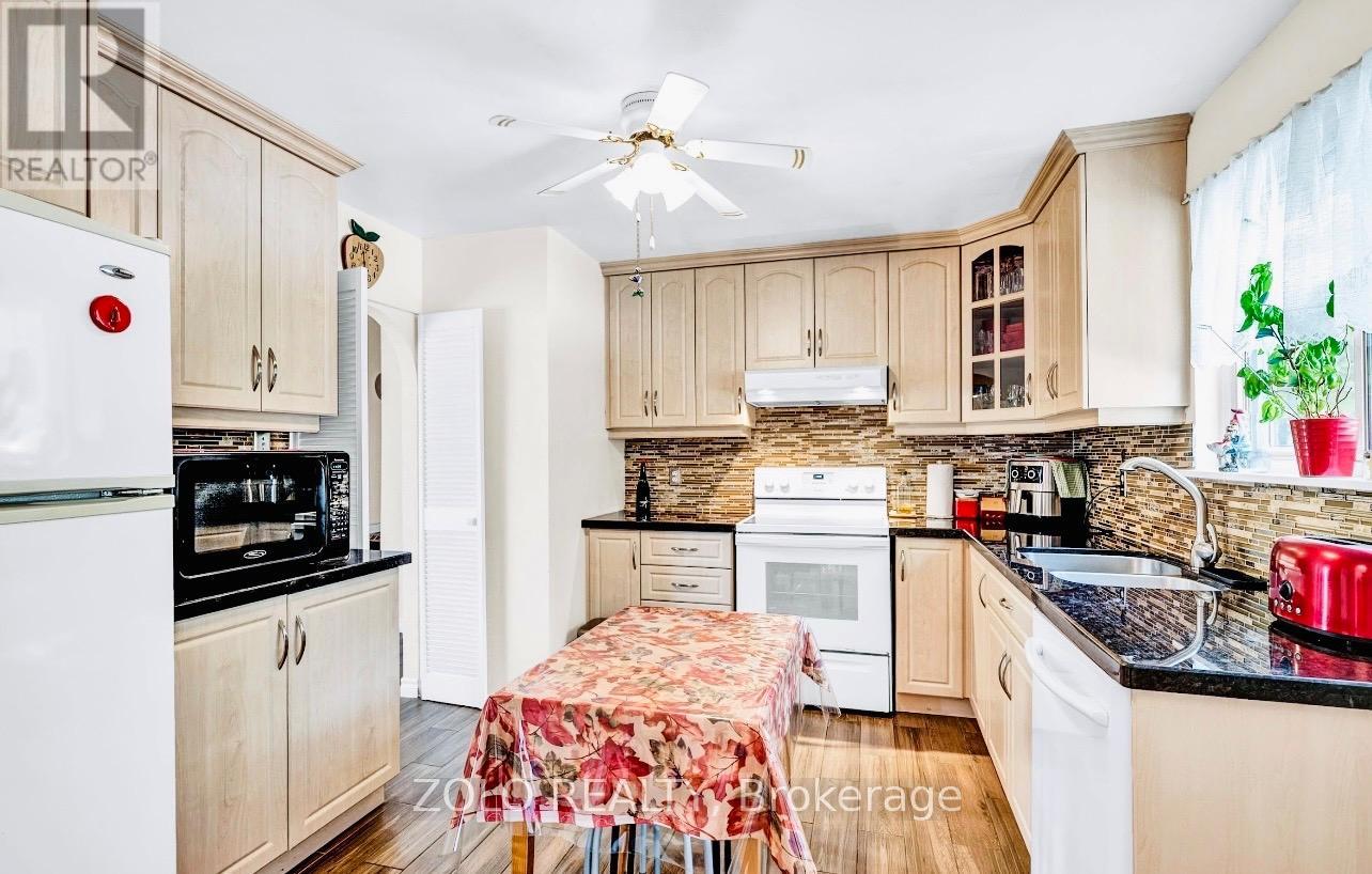 129 Folkstone Crescent, Brampton, Ontario  L6T 3M6 - Photo 9 - W12487131