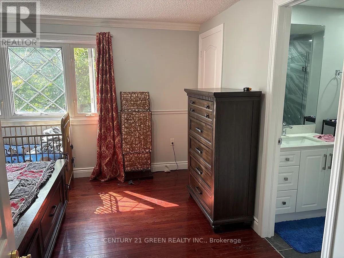 Main - 6335 Plowmans Heath Drive, Mississauga (Meadowvale), Ontario  L5N 3W1 - Photo 7 - W12487136