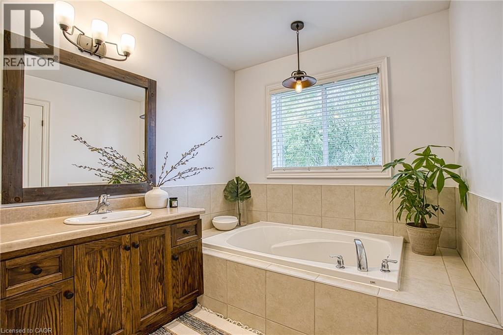 265 Montreal Circle, Stoney Creek, Ontario  L8E 0C6 - Photo 23 - 40783874