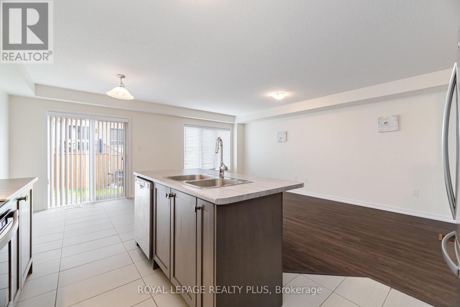 12 Pagebrook Crescent, Hamilton, Ontario  L8J 0K7 - Photo 14 - X12487143