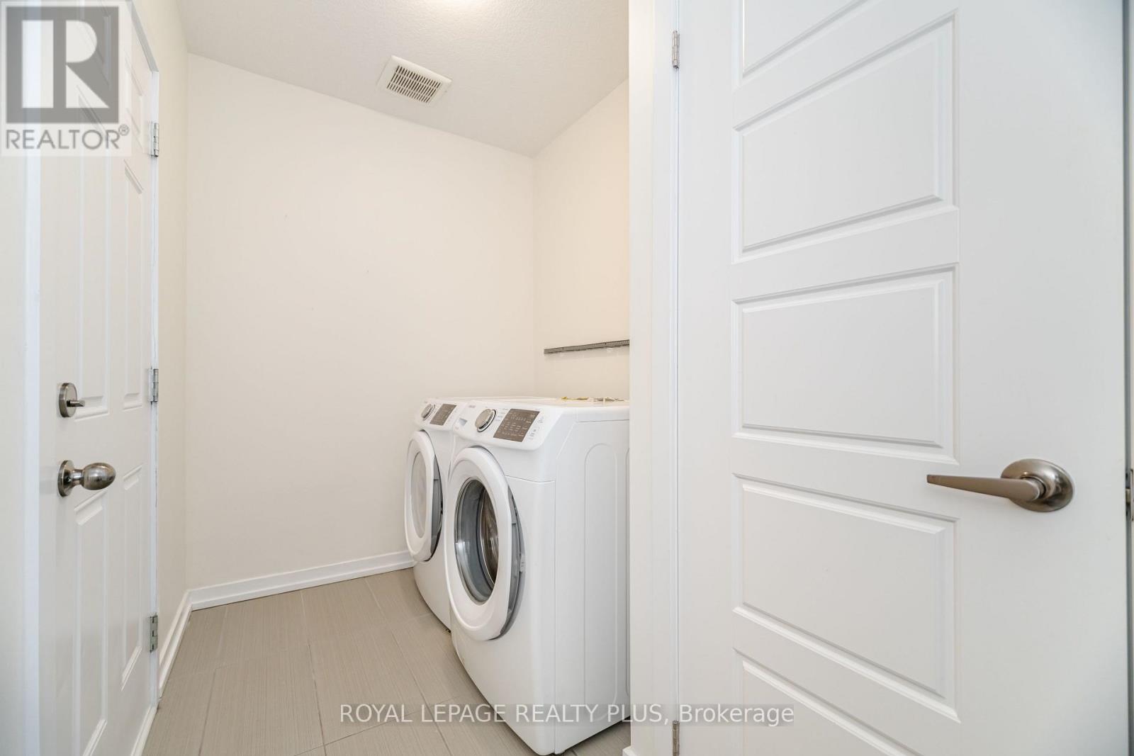 12 Pagebrook Crescent, Hamilton, Ontario  L8J 0K7 - Photo 20 - X12487143