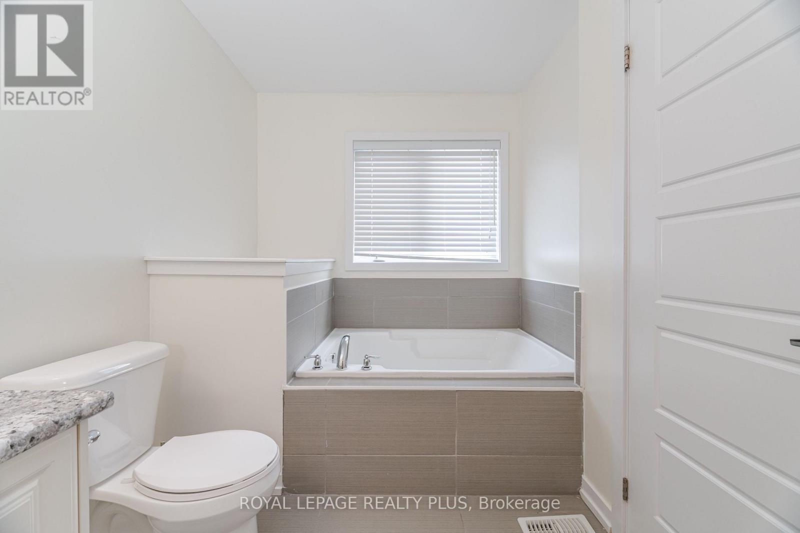12 Pagebrook Crescent, Hamilton, Ontario  L8J 0K7 - Photo 27 - X12487143