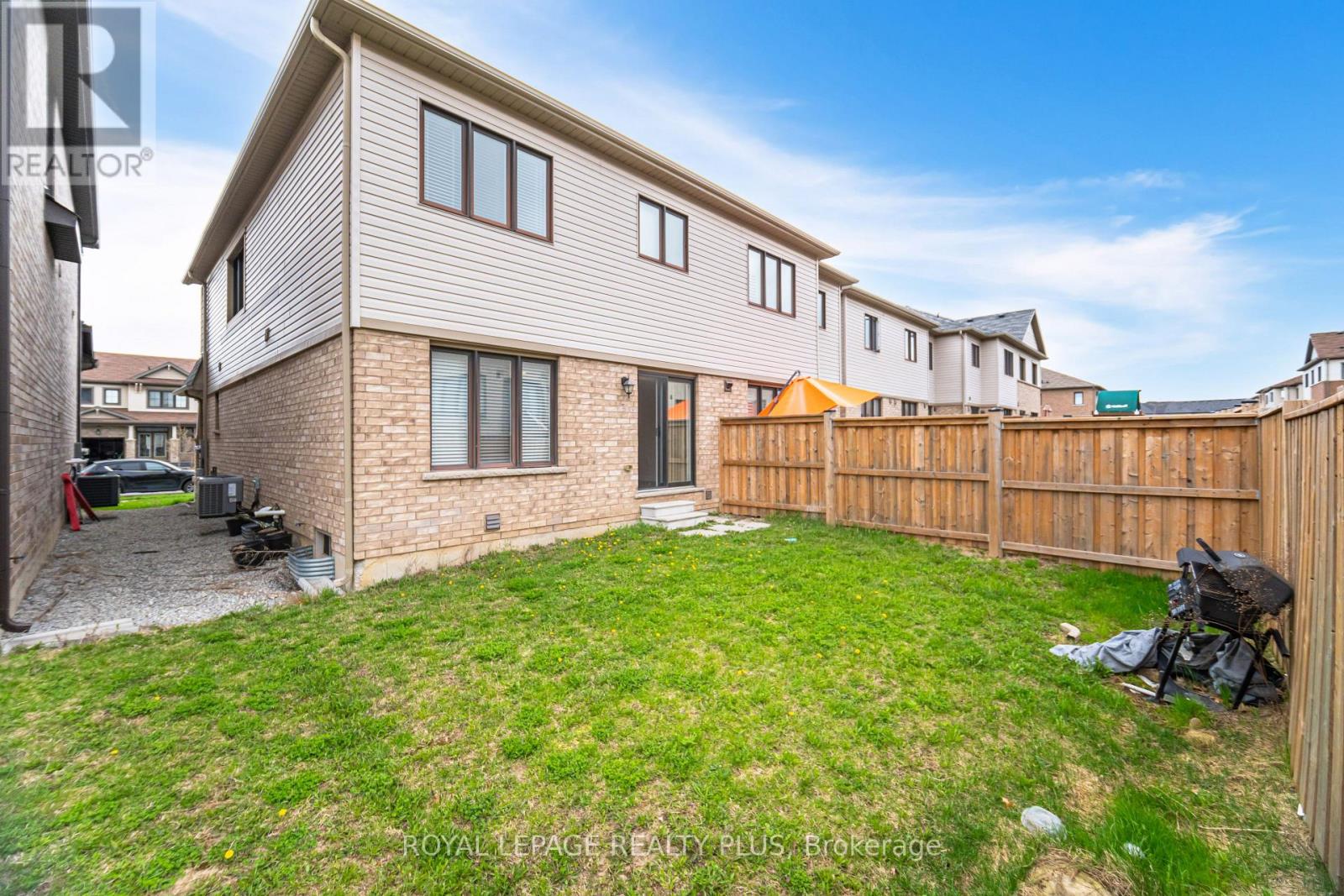 12 Pagebrook Crescent, Hamilton, Ontario  L8J 0K7 - Photo 36 - X12487143