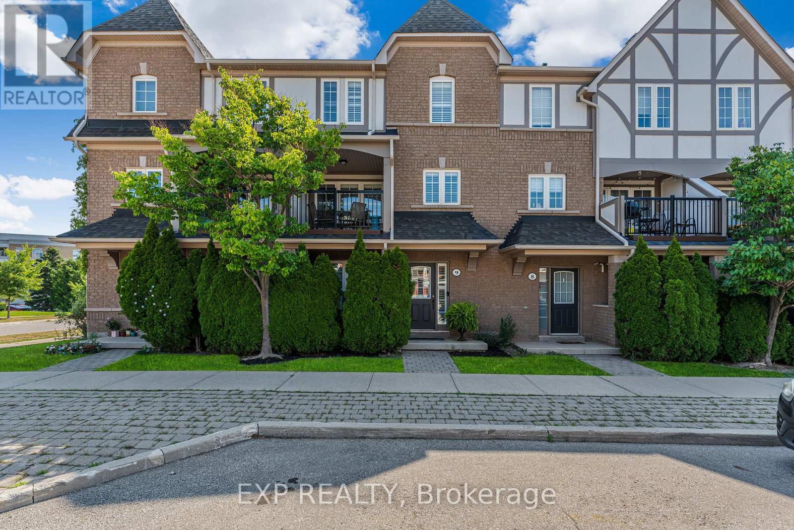 9 - 2361 Parkhaven Boulevard, Oakville, Ontario  L6H 7S7 - Photo 3 - W12317324