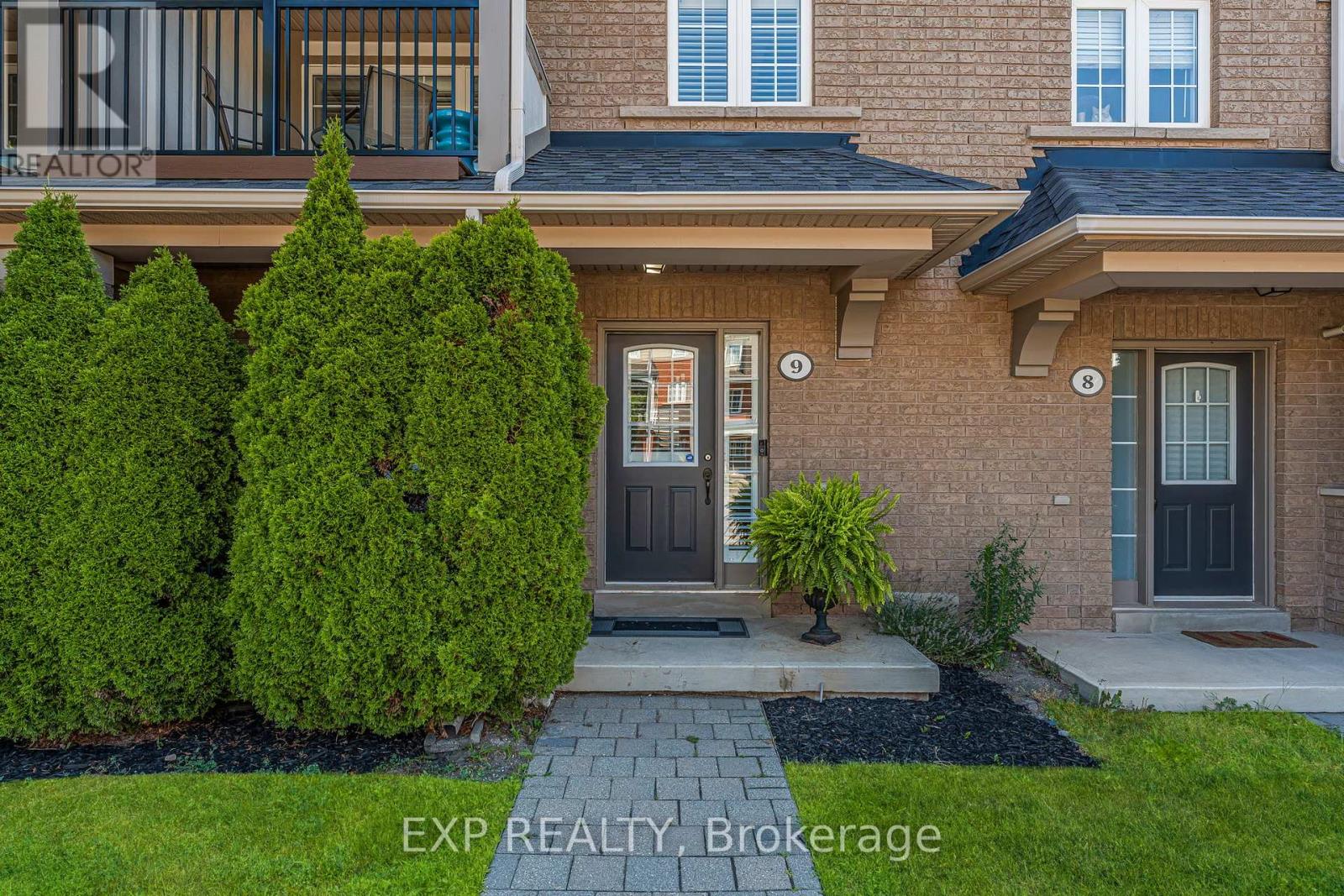 9 - 2361 Parkhaven Boulevard, Oakville, Ontario  L6H 7S7 - Photo 2 - W12317324