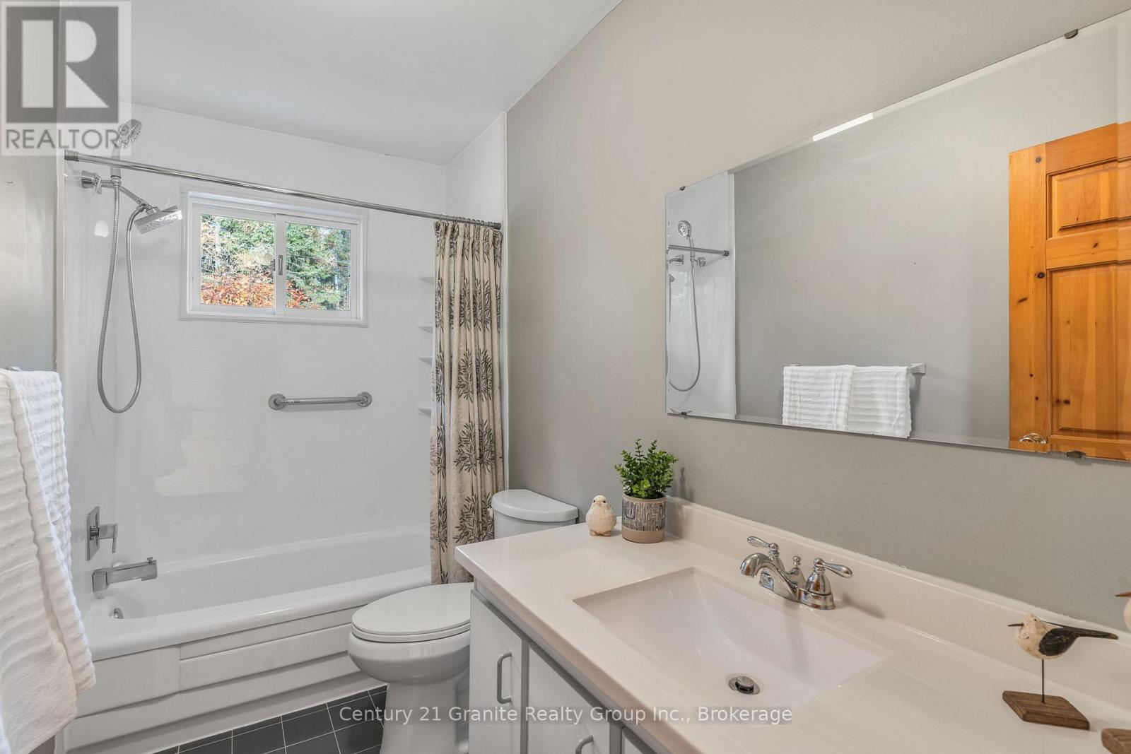 1070 Glamorgan Road, Highlands East, Ontario  K0M 1R0 - Photo 26 - X12487222