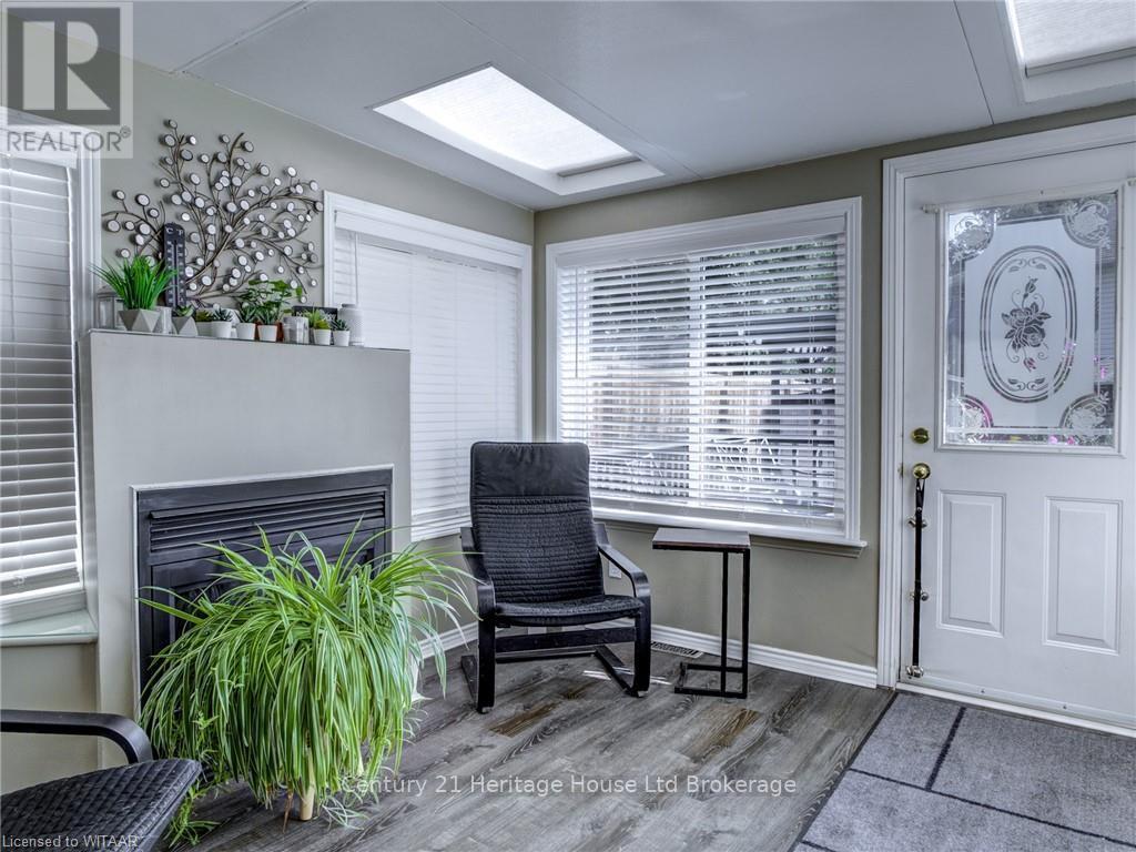 10 Blackfoot Place, Woodstock (Woodstock - North), Ontario  N4T 1E2 - Photo 14 - X12487164