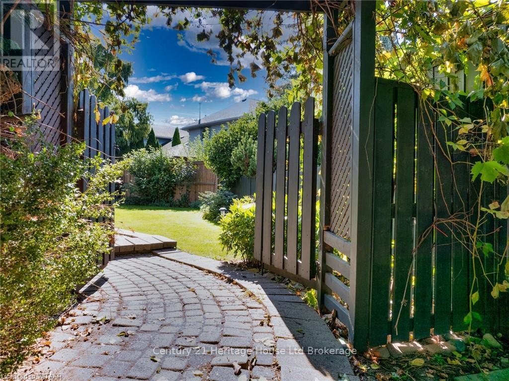 10 Blackfoot Place, Woodstock (Woodstock - North), Ontario  N4T 1E2 - Photo 31 - X12487164