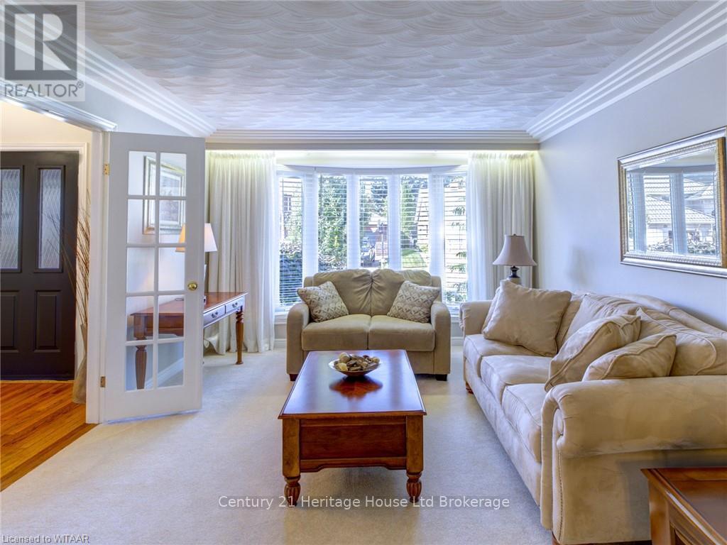 10 Blackfoot Place, Woodstock (Woodstock - North), Ontario  N4T 1E2 - Photo 9 - X12487164