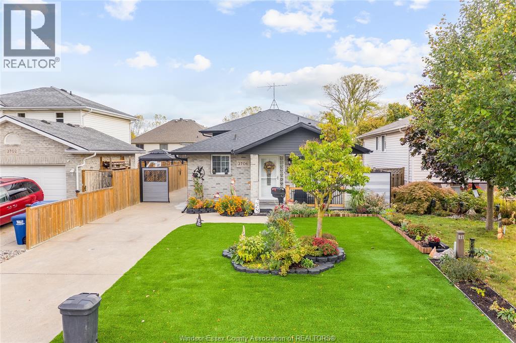 2706 ROBERT ROAD, windsor, Ontario