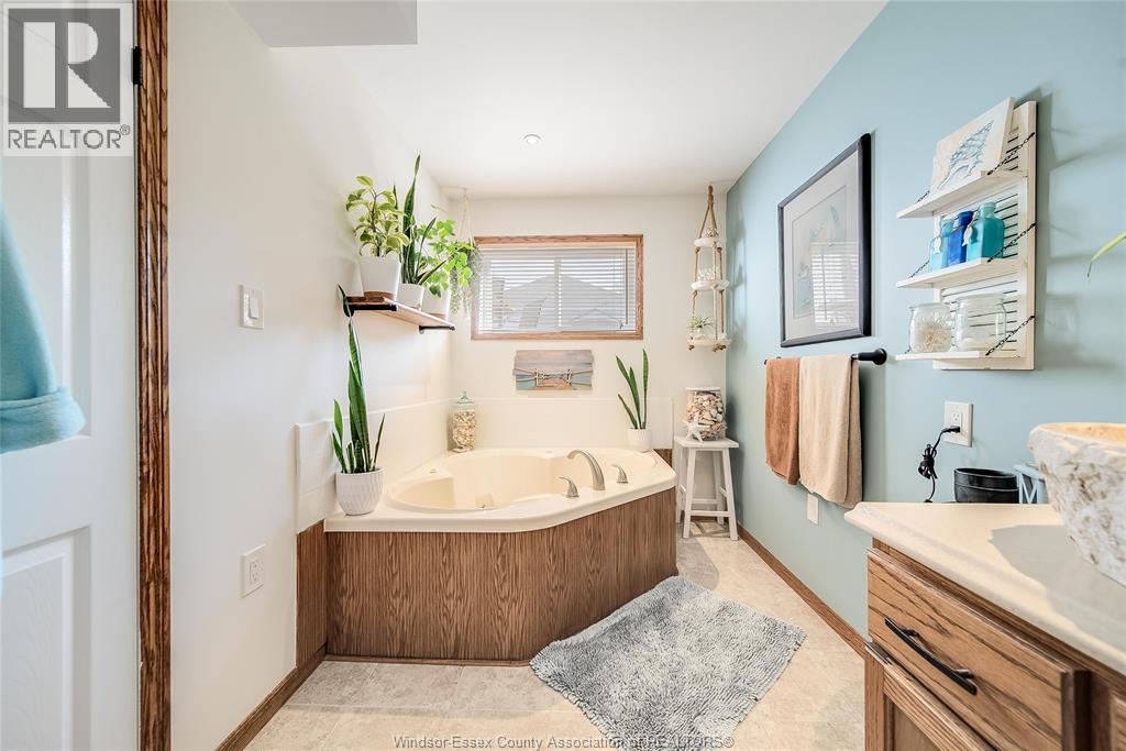 2706 Robert Road, Windsor, Ontario  N8W 5L9 - Photo 29 - 25026920