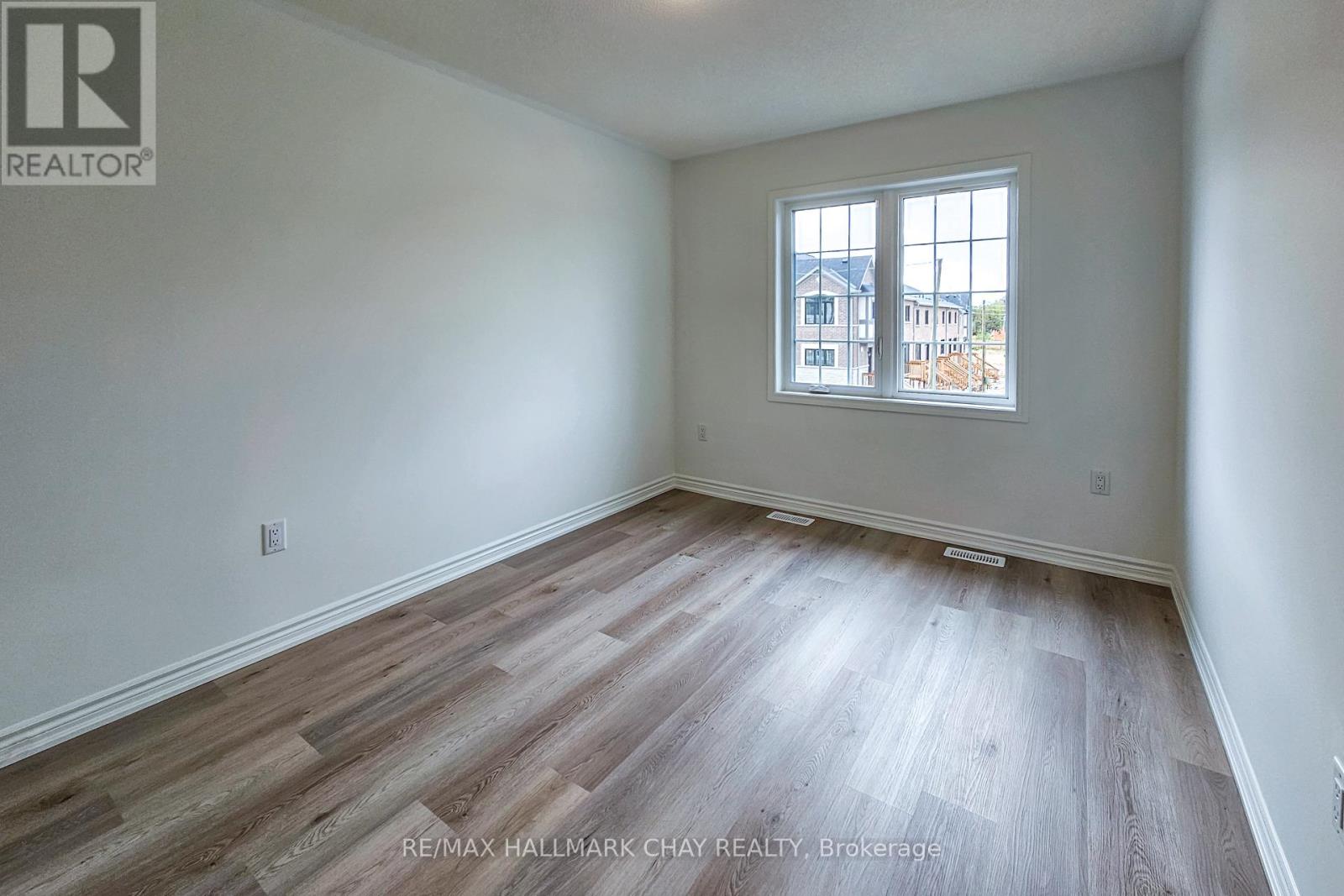 8 Vinewood Crescent, Barrie, Ontario L9J 0B7 - Photo 20 - S12454758