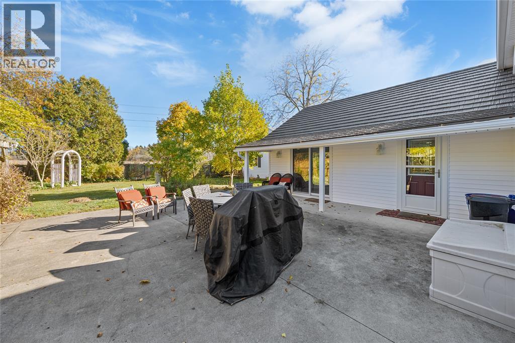 1266 St Clair Parkway, Moore Township, Ontario  N0N 1H0 - Photo 32 - 25027427