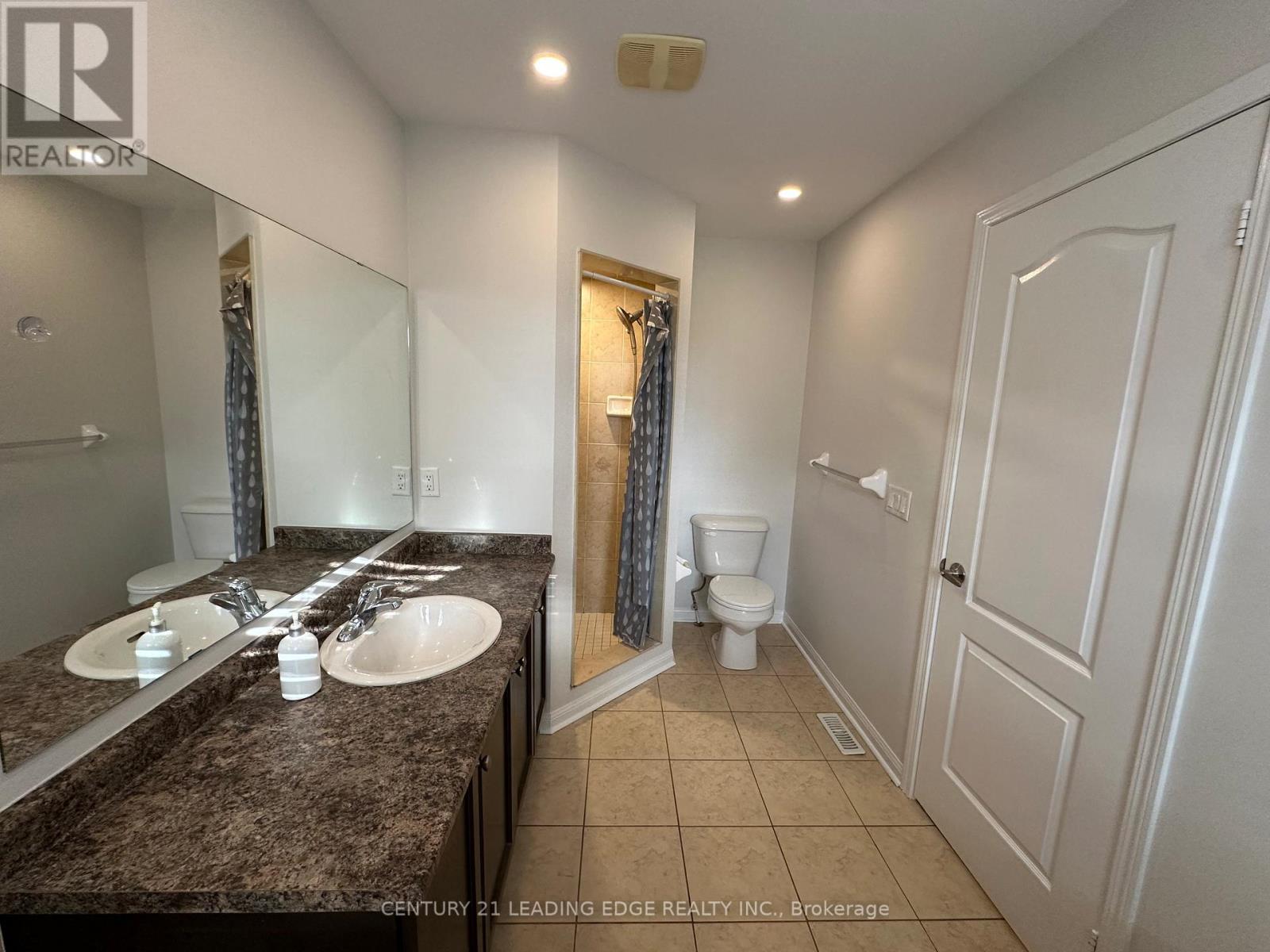 438 Beach Boulevard, Hamilton (Hamilton Beach), Ontario  L8H 6X1 - Photo 8 - X12486516