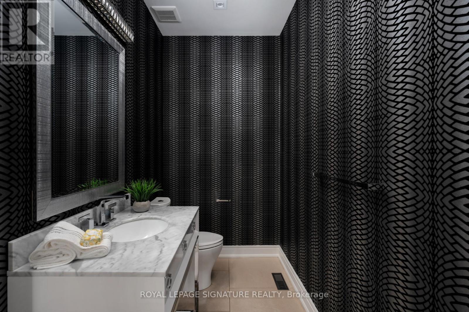 8 Harrison Road, Toronto, Ontario  M2L 1V2 - Photo 20 - C12487203