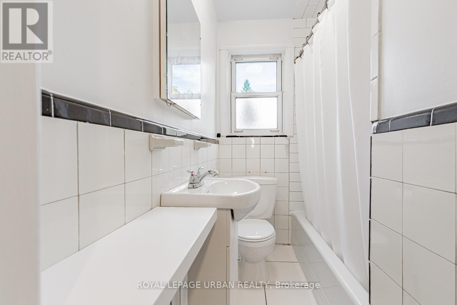 127 Cadorna Avenue, Toronto, Ontario  M4J 3X3 - Photo 13 - E12487208