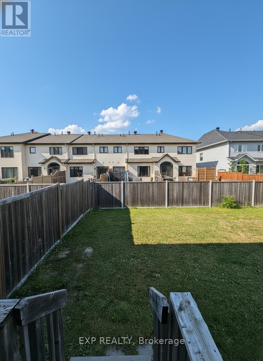 213 Halyard Way, Ottawa, Ontario  K2T 0L2 - Photo 9 - X12448140