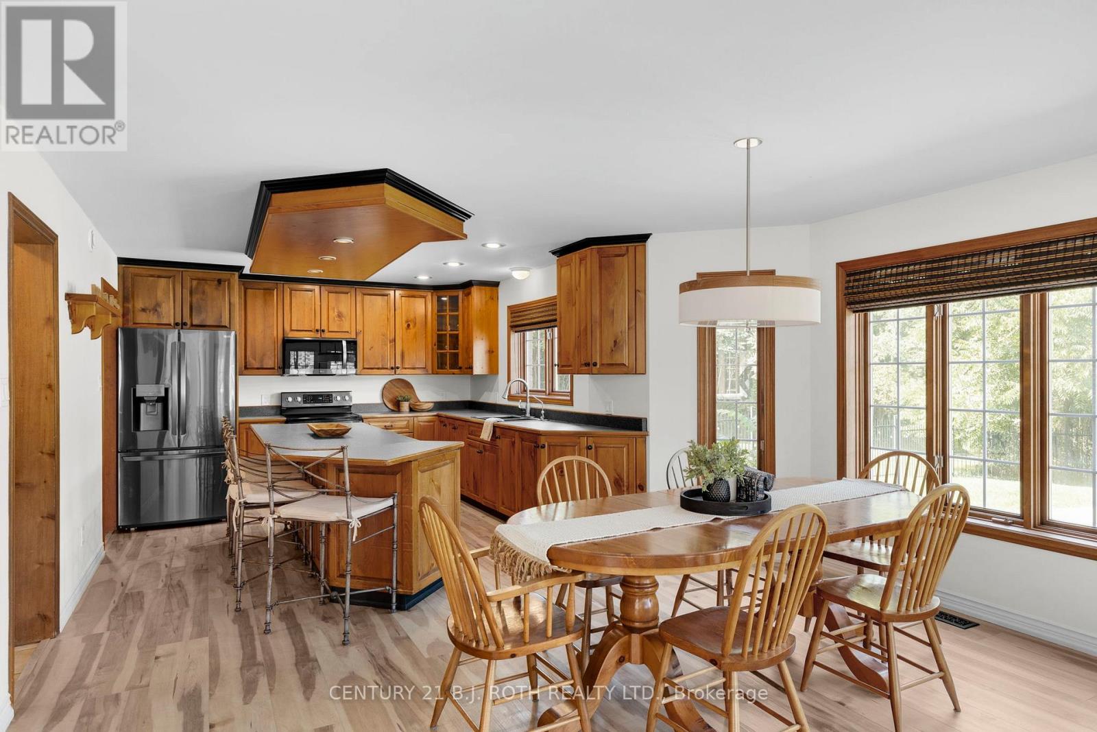 256 Denney Drive, Essa, Ontario  L0M 1B1 - Photo 10 - N12487217