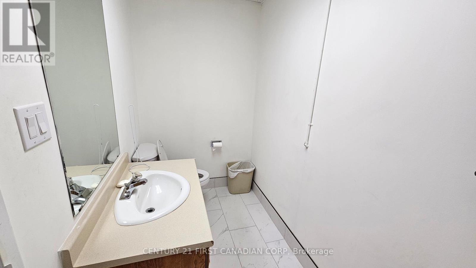 394 Wharncliffe Road S, London South (South G), Ontario  N6J 2M4 - Photo 10 - X12487249