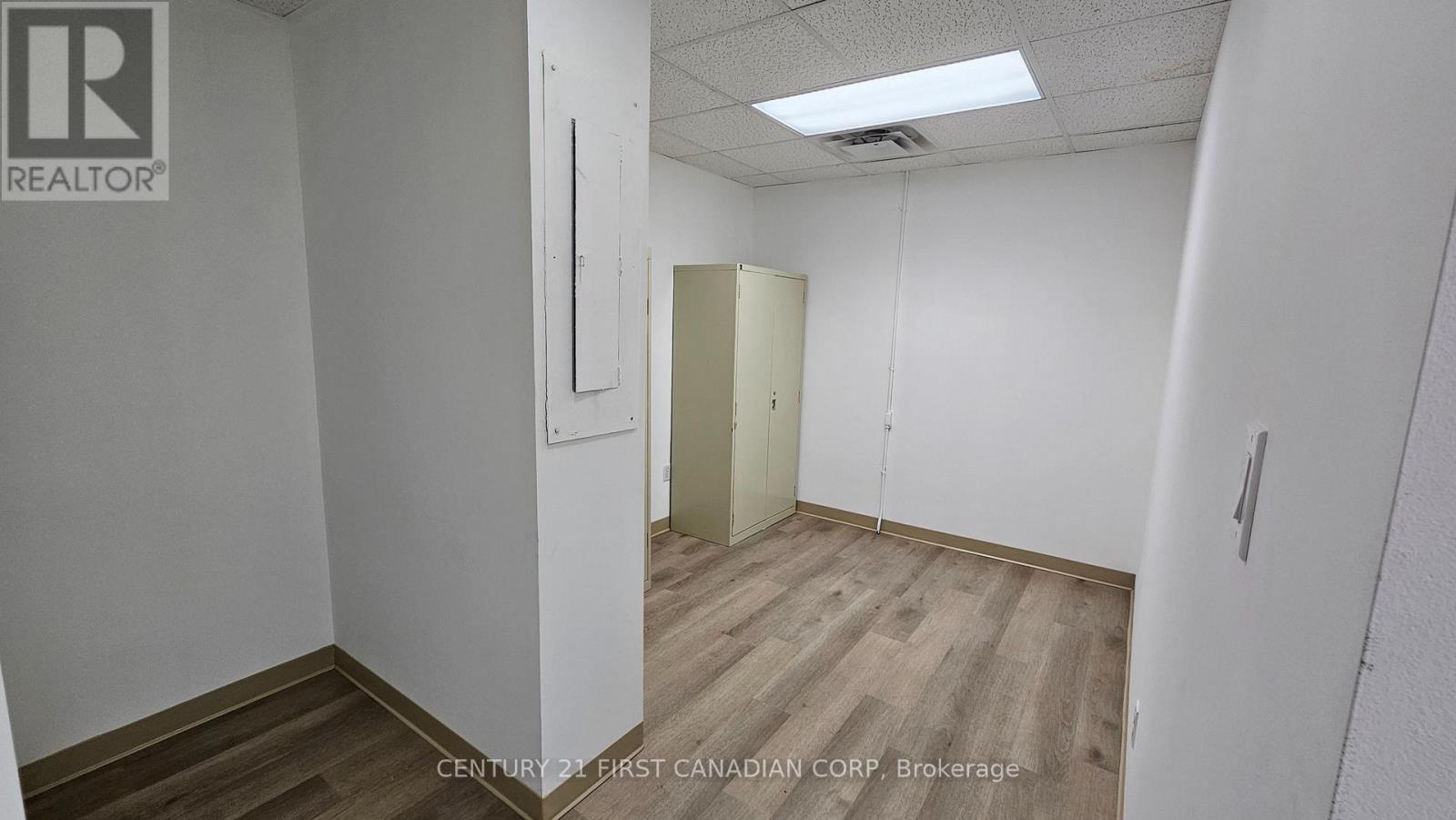 394 Wharncliffe Road S, London South (South G), Ontario  N6J 2M4 - Photo 16 - X12487249