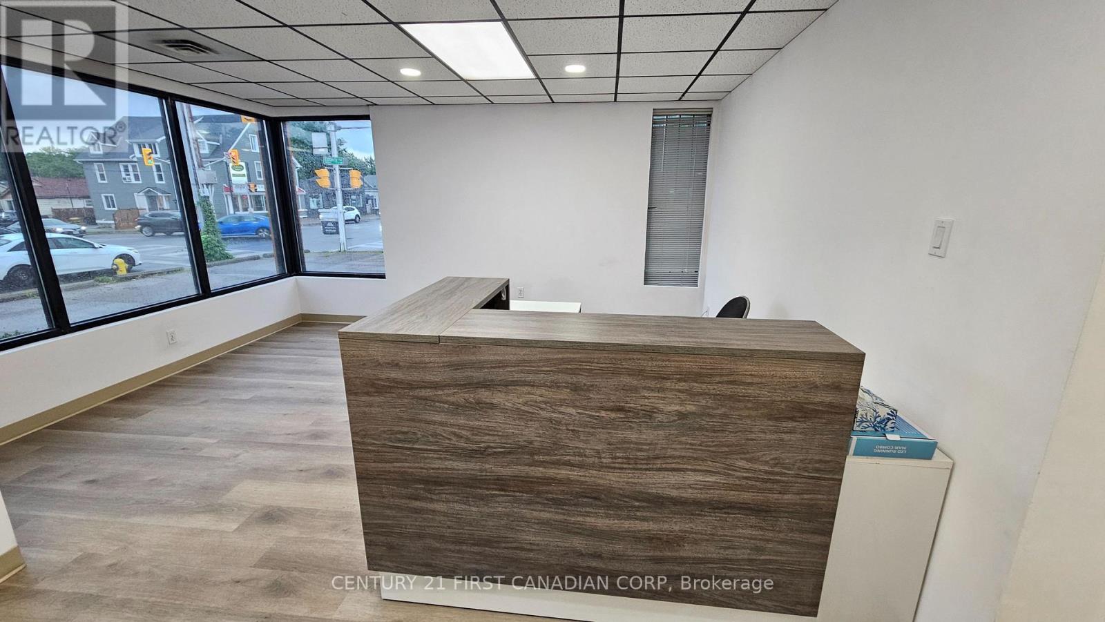 394 Wharncliffe Road S, London South (South G), Ontario  N6J 2M4 - Photo 4 - X12487249