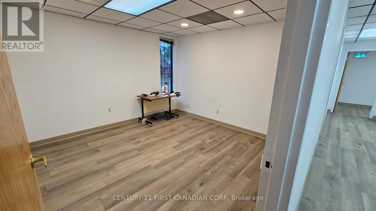 394 Wharncliffe Road S, London South (South G), Ontario  N6J 2M4 - Photo 5 - X12487249