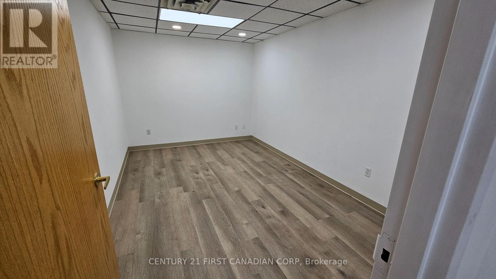 394 Wharncliffe Road S, London South (South G), Ontario  N6J 2M4 - Photo 6 - X12487249