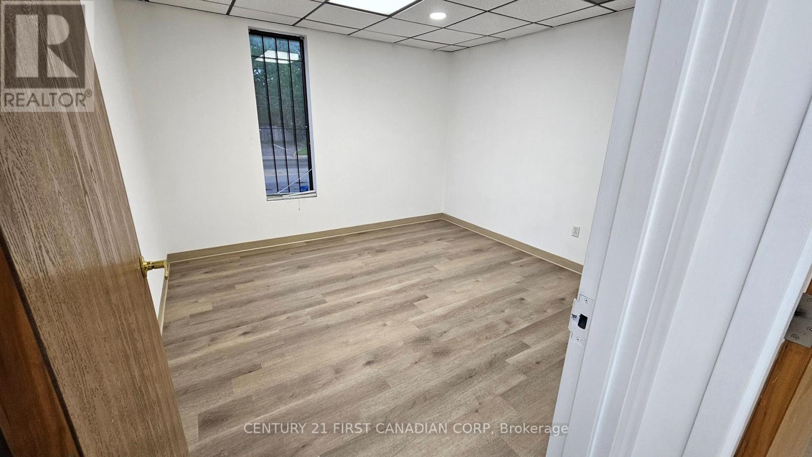 394 Wharncliffe Road S, London South (South G), Ontario  N6J 2M4 - Photo 7 - X12487249