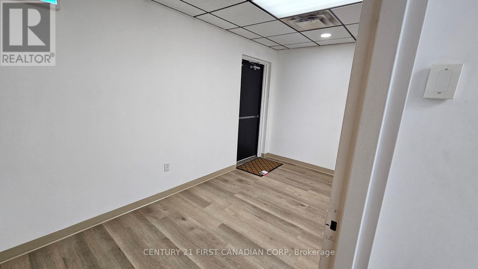 394 Wharncliffe Road S, London South (South G), Ontario  N6J 2M4 - Photo 8 - X12487249