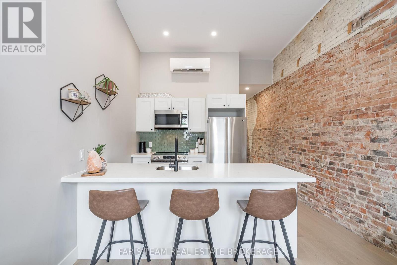 102 Main Street, Penetanguishene, Ontario  L9M 1T5 - Photo 15 - S12487171