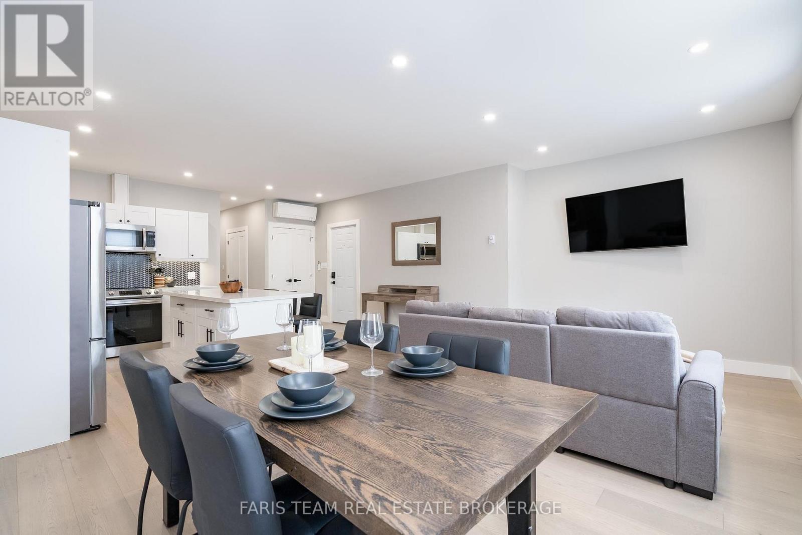 102 Main Street, Penetanguishene, Ontario  L9M 1T5 - Photo 31 - S12487171