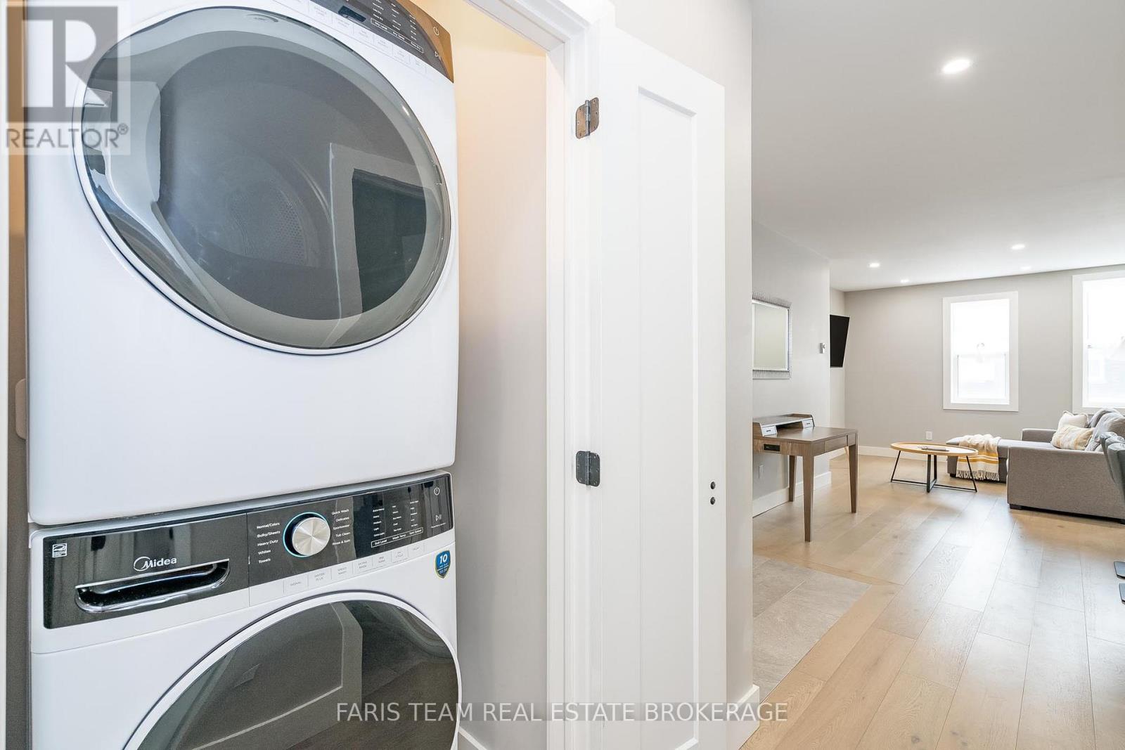 102 Main Street, Penetanguishene, Ontario  L9M 1T5 - Photo 37 - S12487171