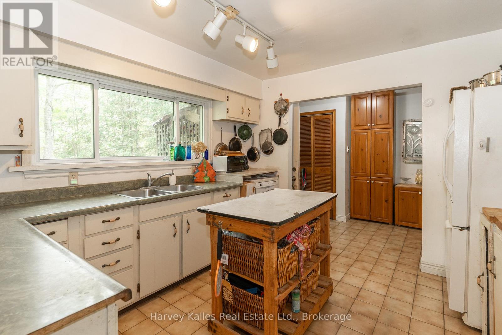 1099 Peterson Road, Bracebridge, Ontario  P1L 1X1 - Photo 6 - X12205588