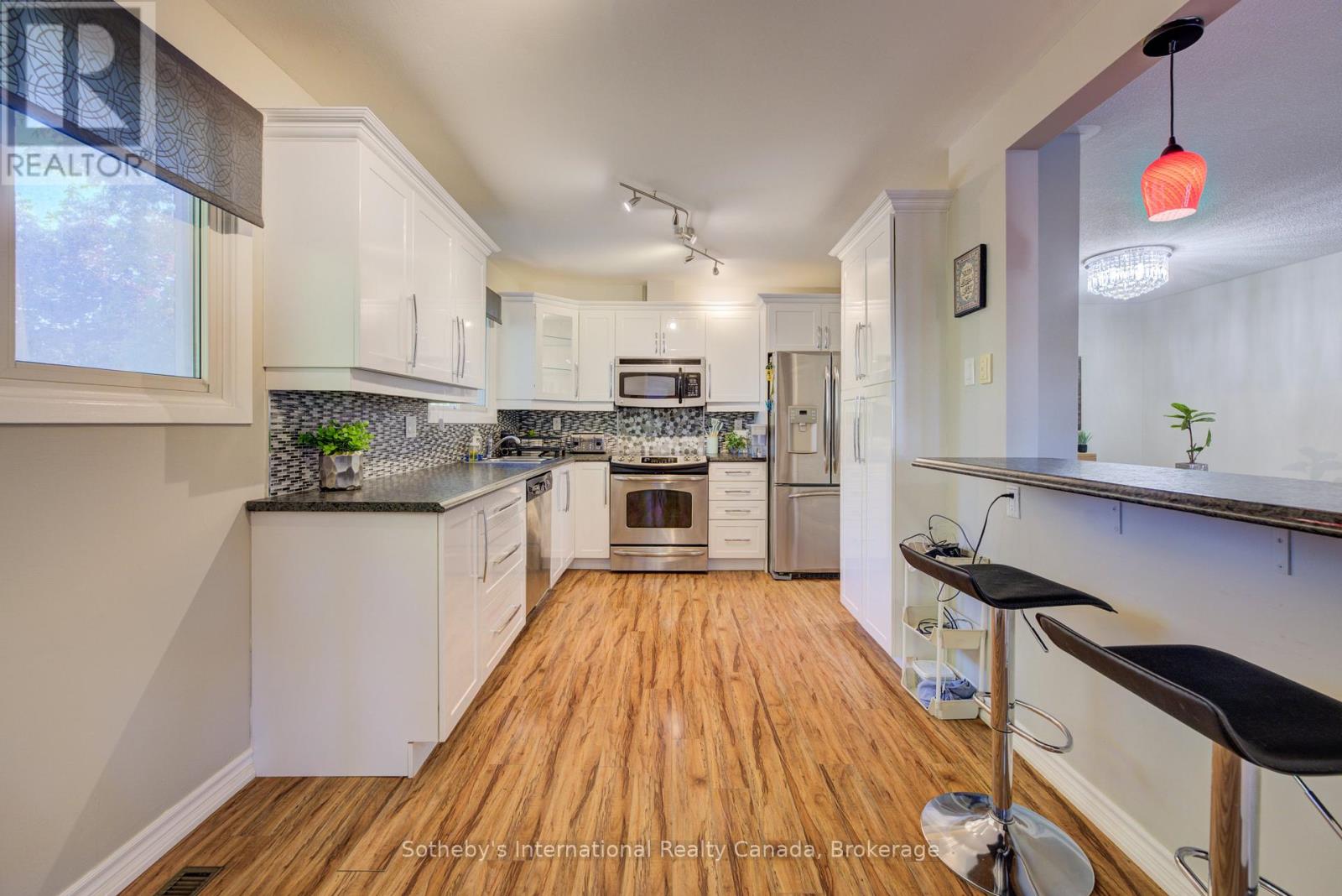 400 Cherokee Boulevard, Toronto, Ontario  M2H 2W7 - Photo 10 - C12487277