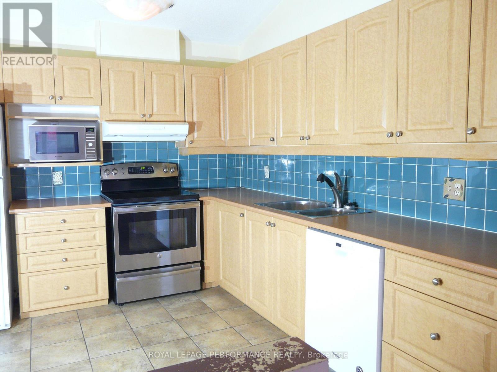 1172 Foxborough Private, Ottawa, Ontario  K1J 1E2 - Photo 10 - X12487305