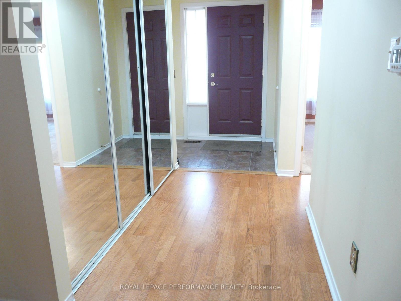 1172 Foxborough Private, Ottawa, Ontario  K1J 1E2 - Photo 13 - X12487305