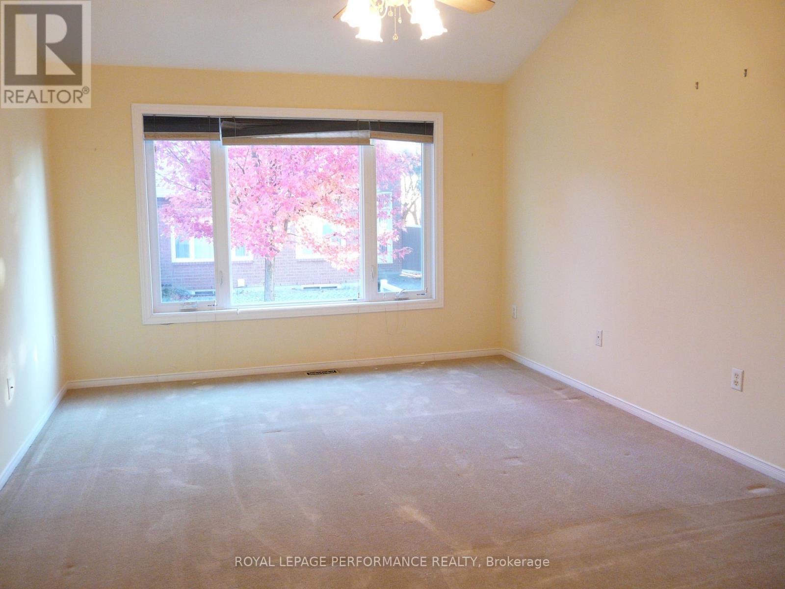 1172 Foxborough Private, Ottawa, Ontario  K1J 1E2 - Photo 17 - X12487305