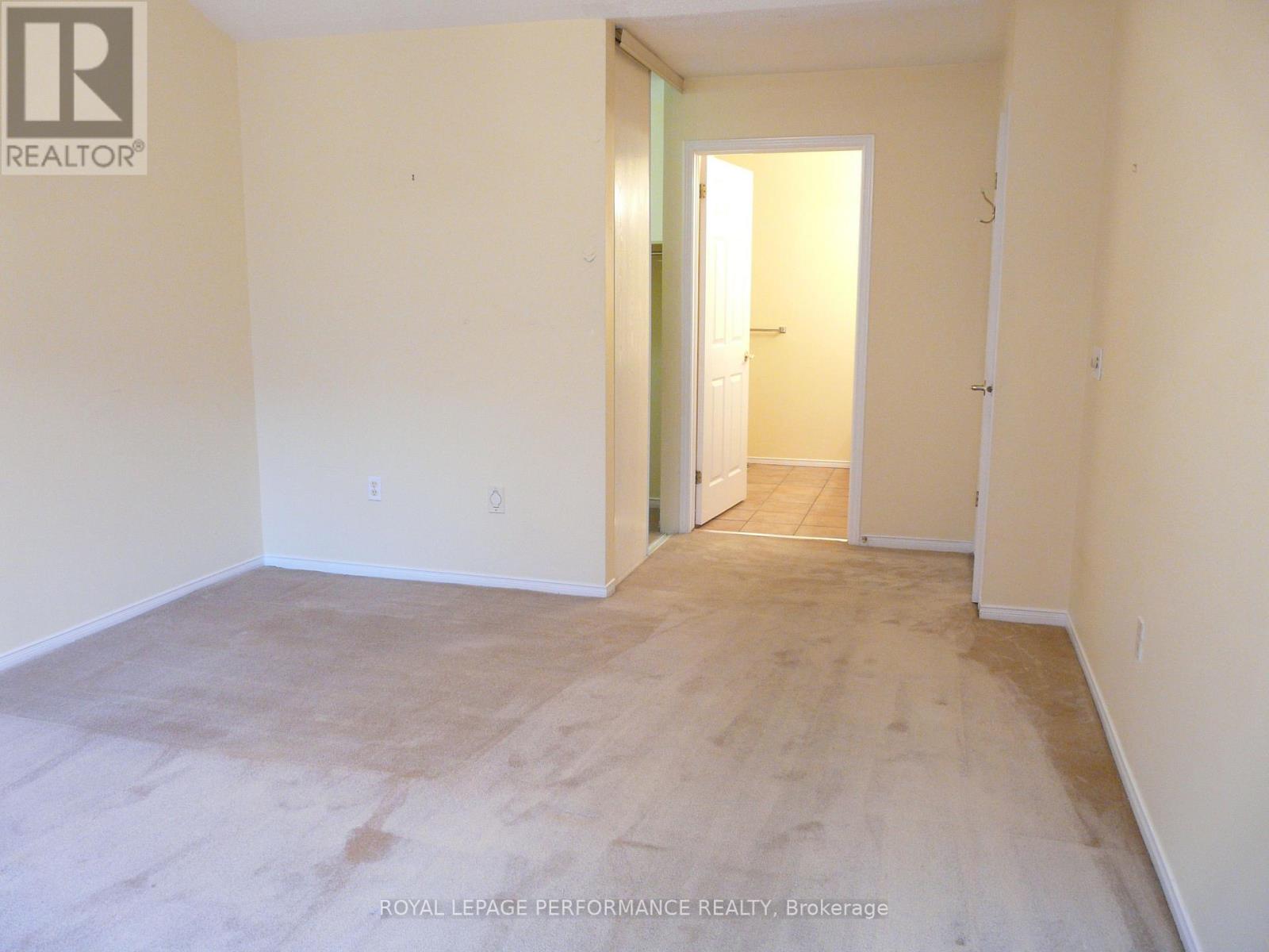 1172 Foxborough Private, Ottawa, Ontario  K1J 1E2 - Photo 18 - X12487305