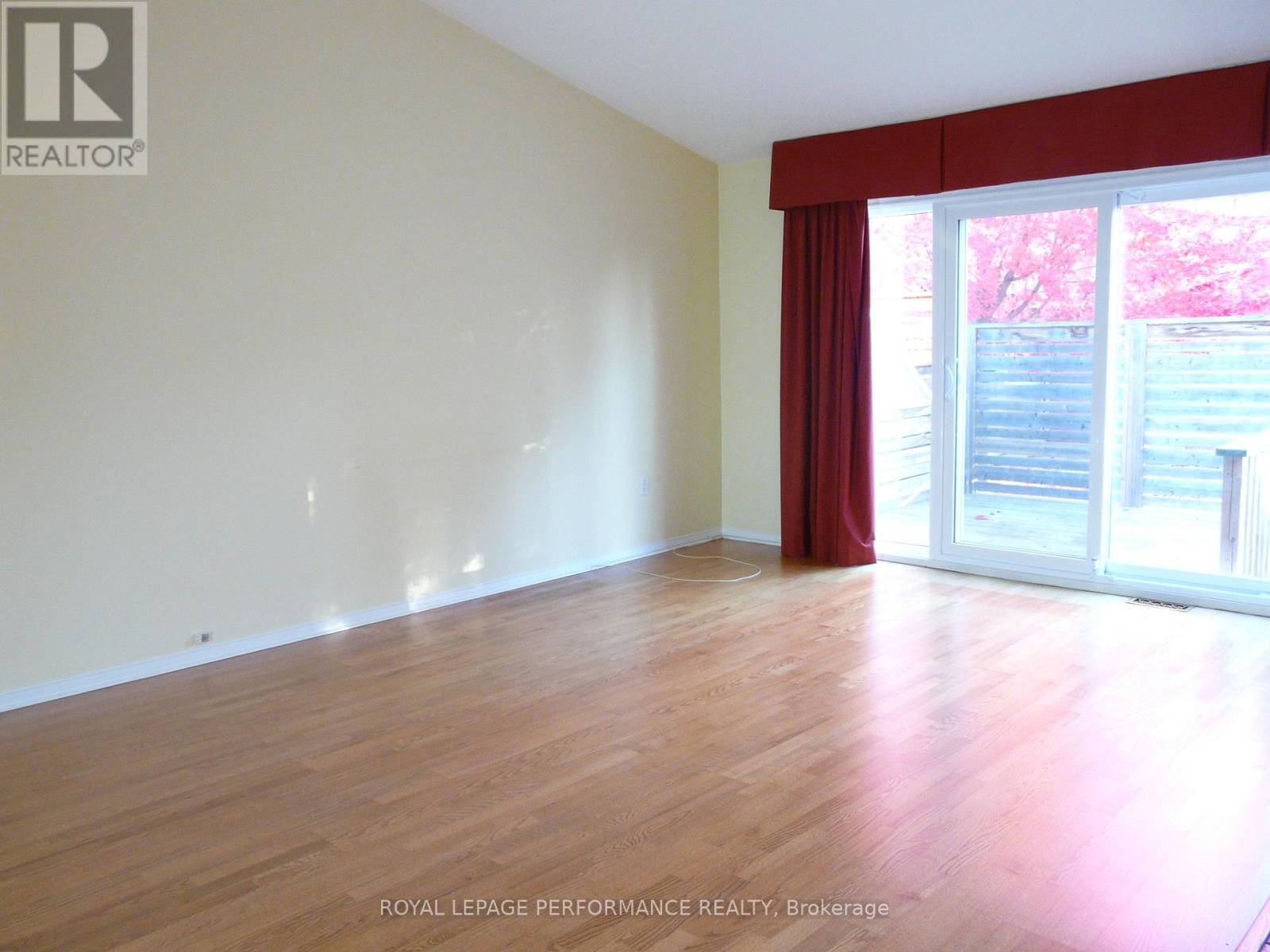 1172 Foxborough Private, Ottawa, Ontario  K1J 1E2 - Photo 2 - X12487305