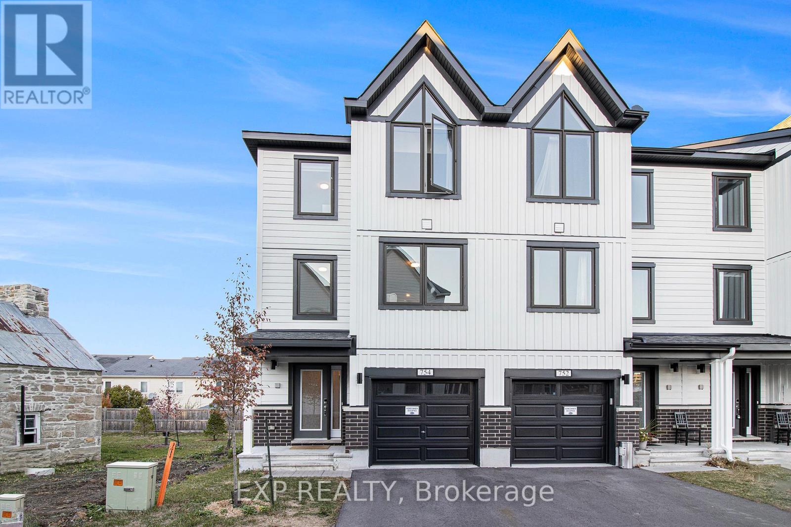 754 Kinstead Private, Ottawa, Ontario  K2S 3B3 - Photo 2 - X12487328