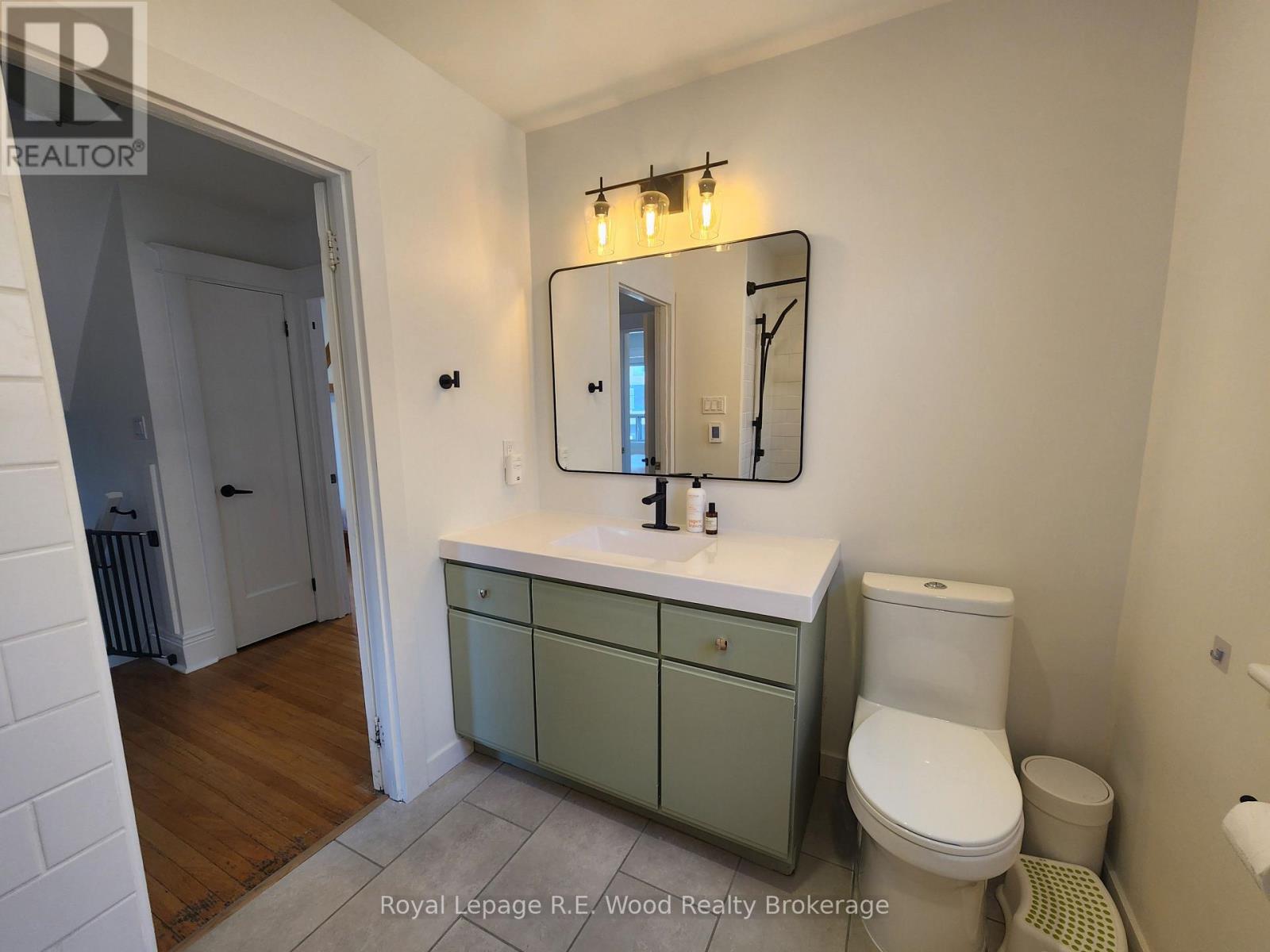 252 Graham Avenue S, Hamilton, Ontario  L8K 2M6 - Photo 11 - X12487364