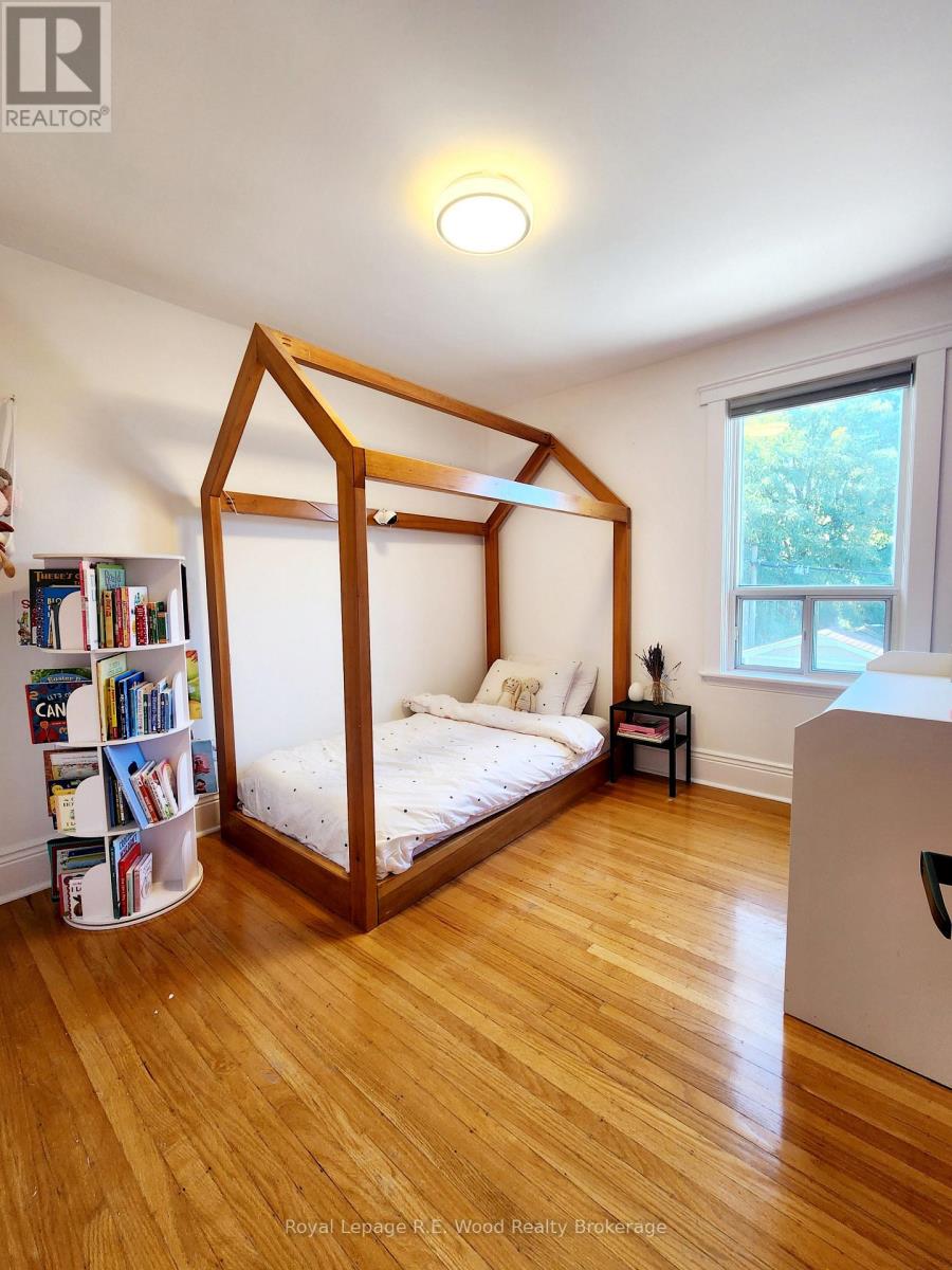 252 Graham Avenue S, Hamilton, Ontario  L8K 2M6 - Photo 12 - X12487364