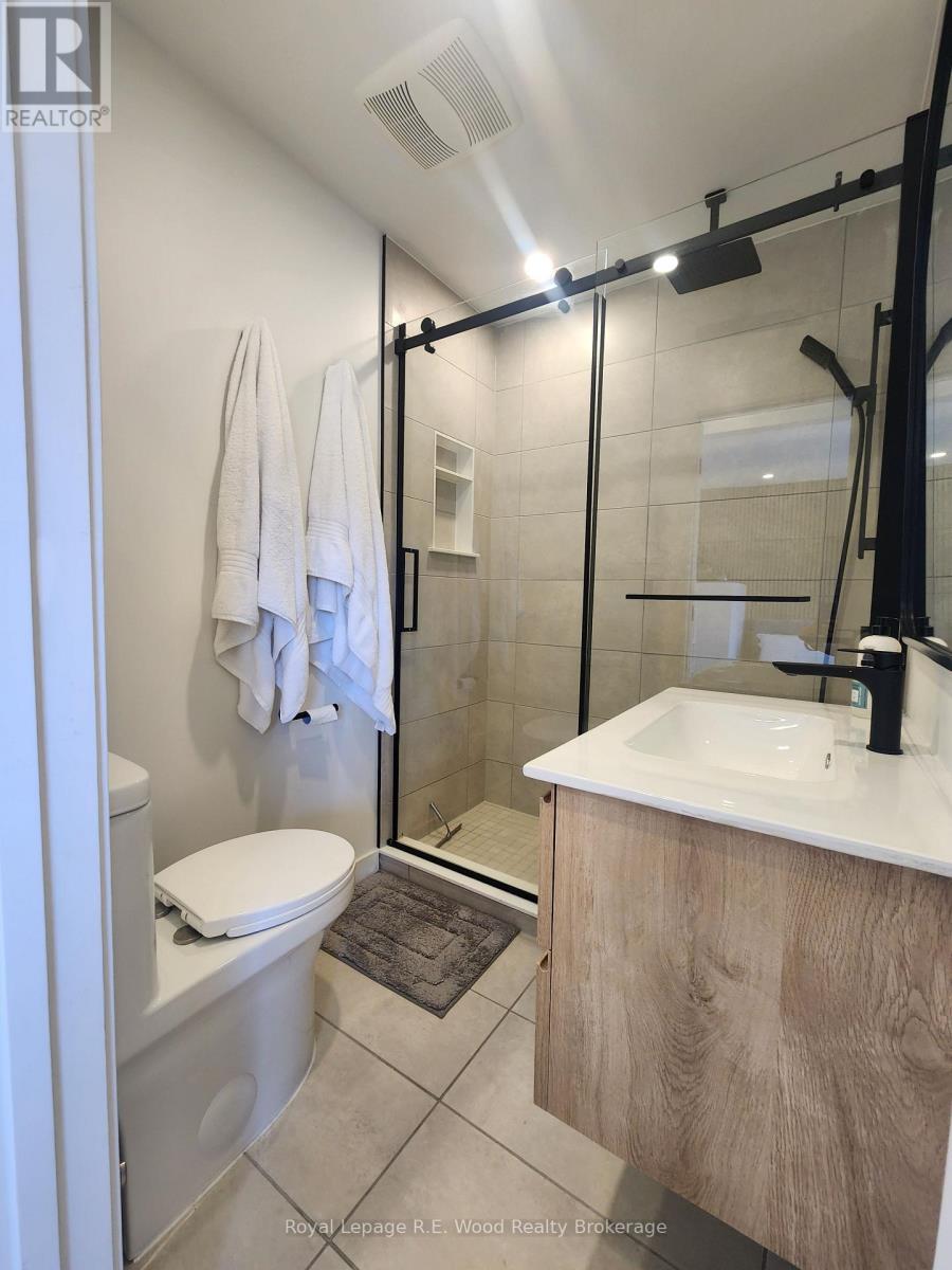 252 Graham Avenue S, Hamilton, Ontario  L8K 2M6 - Photo 14 - X12487364