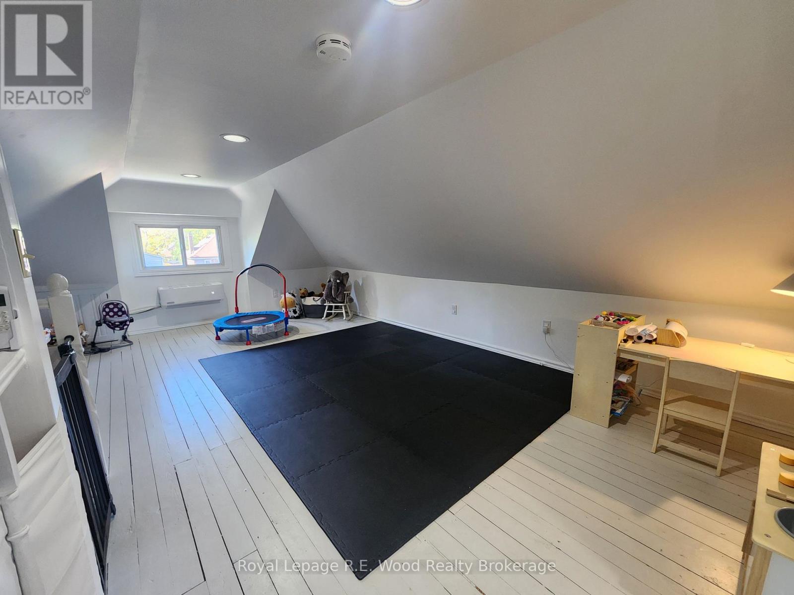 252 Graham Avenue S, Hamilton, Ontario  L8K 2M6 - Photo 15 - X12487364