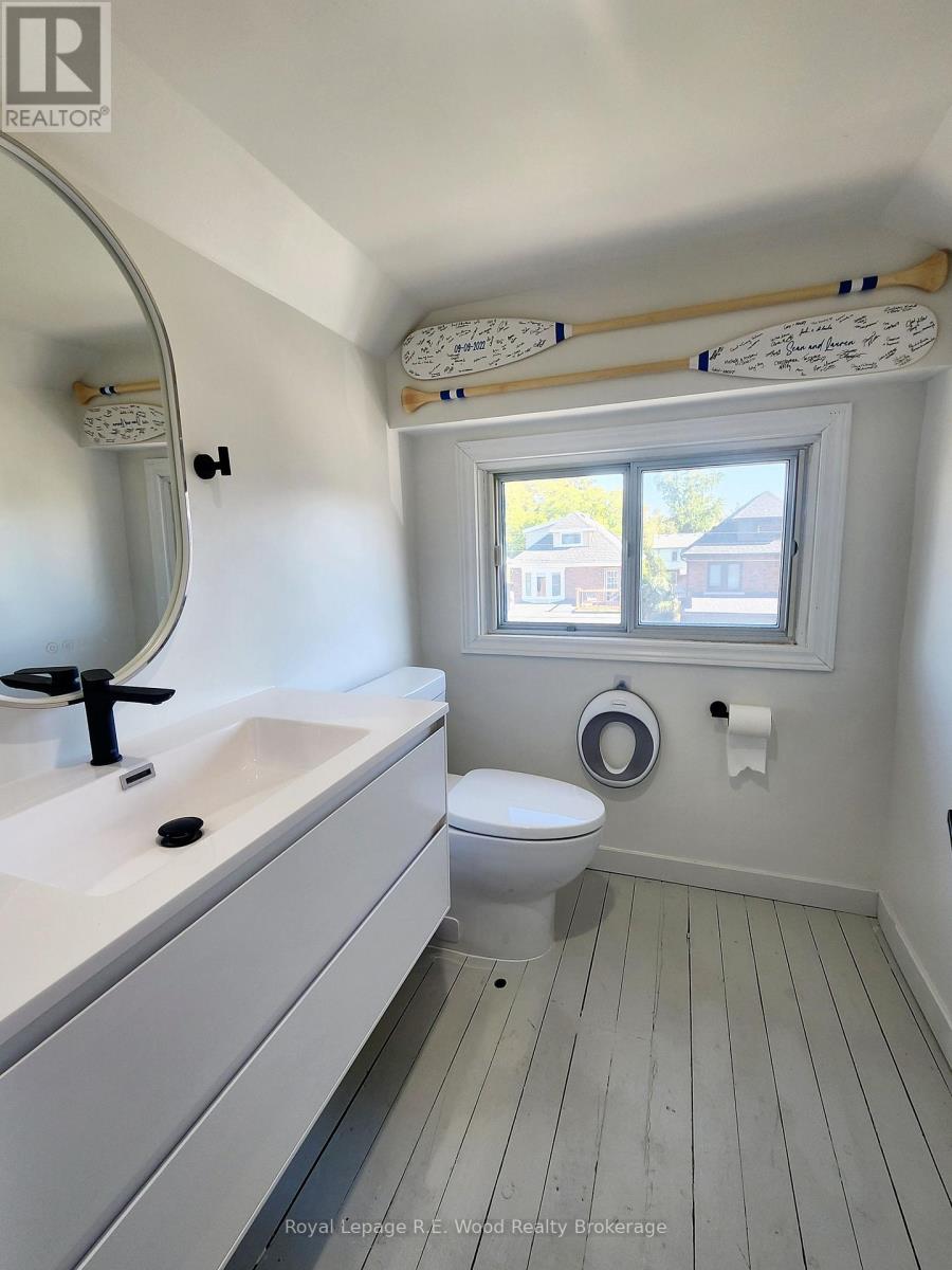 252 Graham Avenue S, Hamilton, Ontario  L8K 2M6 - Photo 17 - X12487364