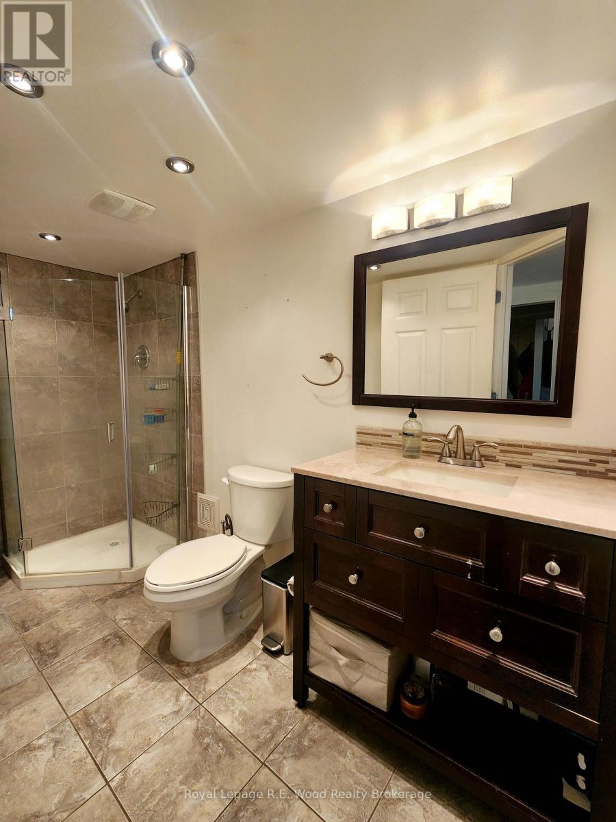 252 Graham Avenue S, Hamilton, Ontario  L8K 2M6 - Photo 18 - X12487364