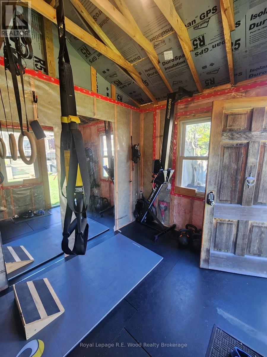 252 Graham Avenue S, Hamilton, Ontario  L8K 2M6 - Photo 21 - X12487364