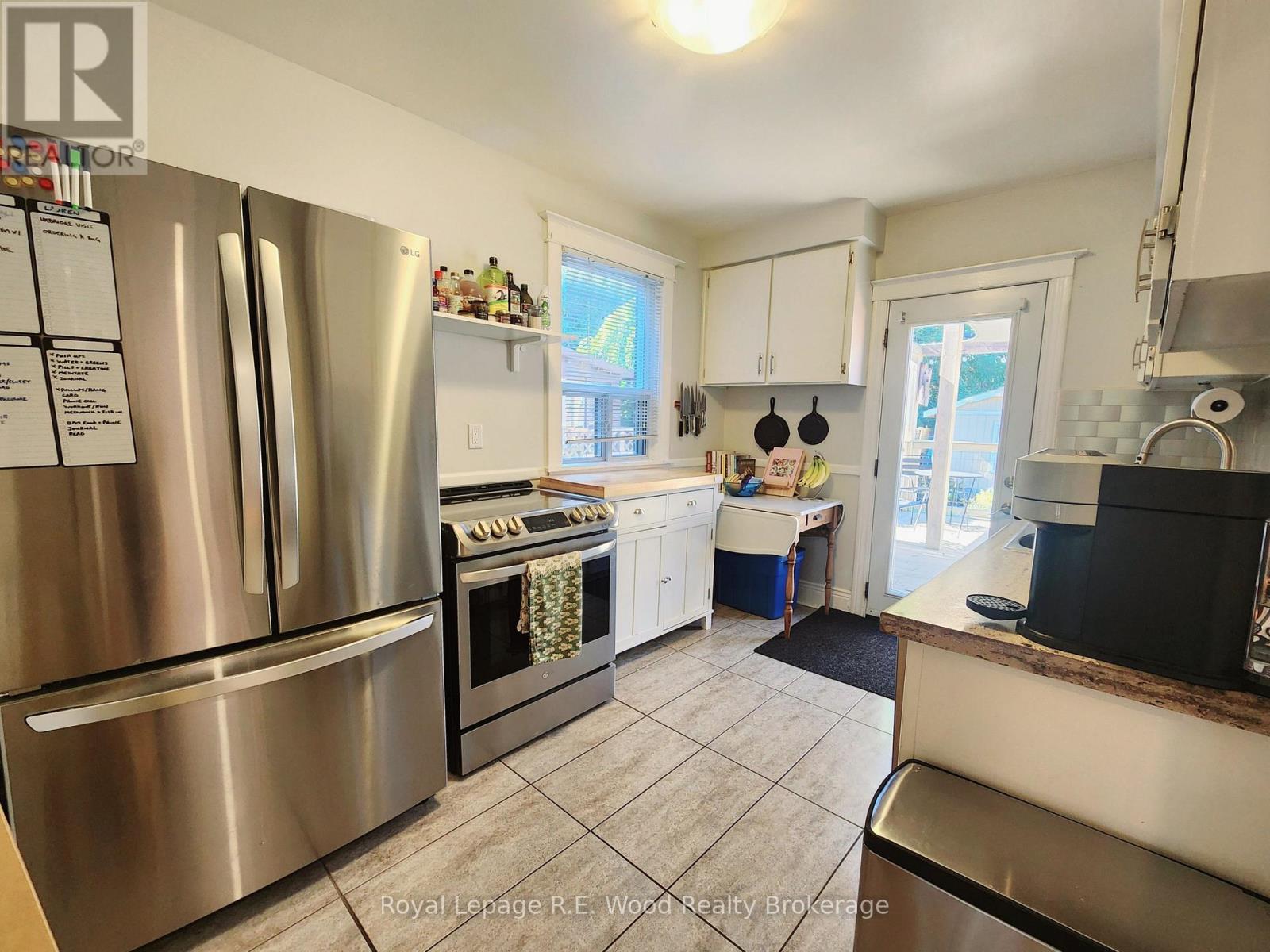 252 Graham Avenue S, Hamilton, Ontario  L8K 2M6 - Photo 5 - X12487364