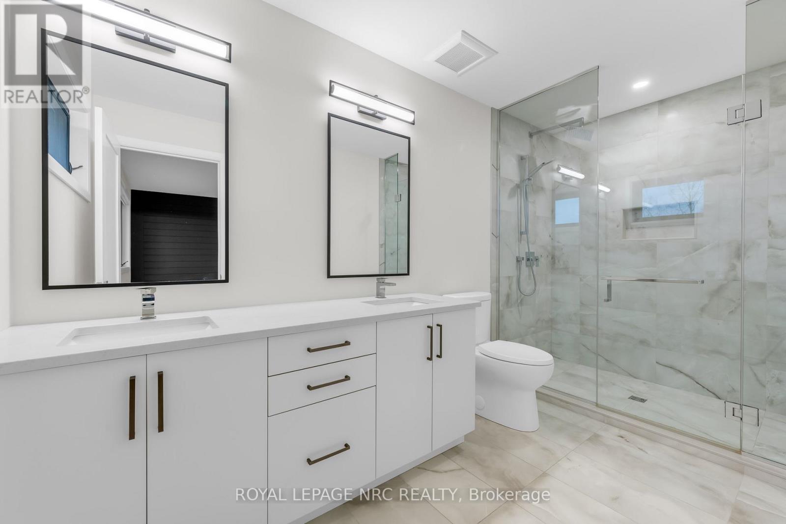 21 Singer Street, Thorold, Ontario  L2V 0E9 - Photo 38 - X12487292