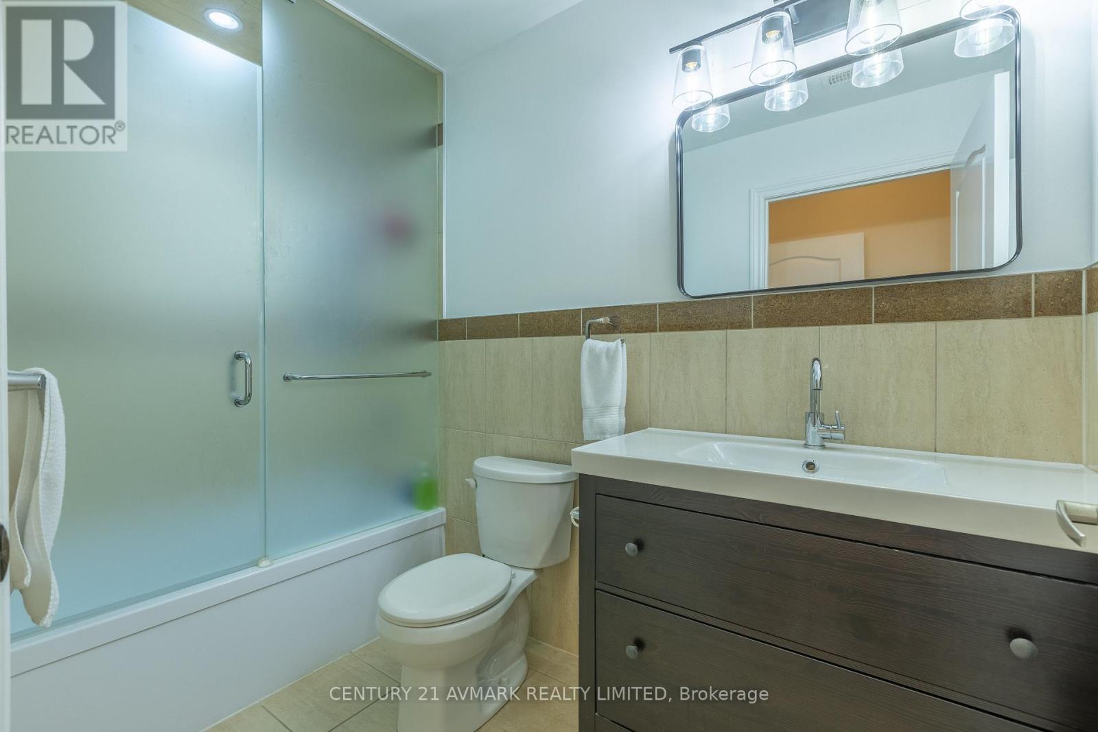 228 - 8111 Forest Glen Drive, Niagara Falls (Mt. Carmel), Ontario  L2H 2Y7 - Photo 17 - X12487302